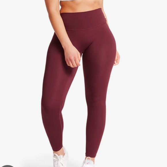 Burgundy Scrunch Butt Leggings - Picture 2 of 9